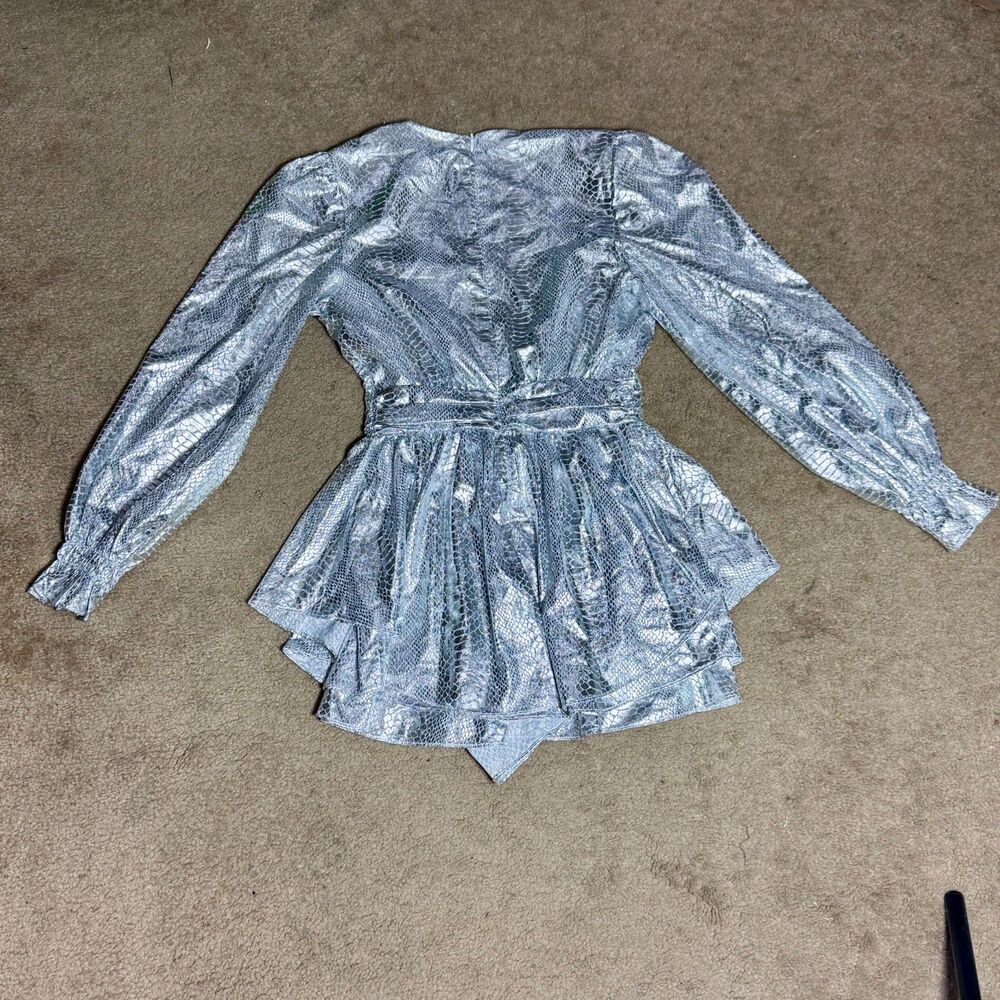 Endless Rose Snakeskin Metallic Romper Silver Long Sleeve Pleated V-Neck Size XS - Picture 4 of 8